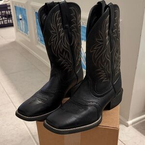 Ariat Black Leather Western Cowboy Boots with Contrast Stitching
